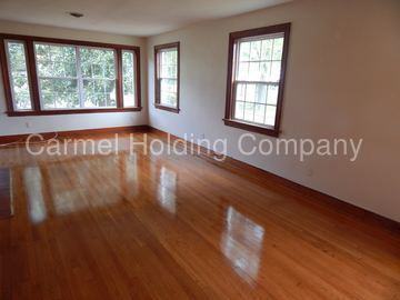 107 S Kalmia Ave - Photo 2 of 10