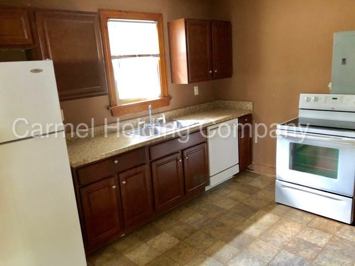 107 S Kalmia Ave - Photo 3 of 10