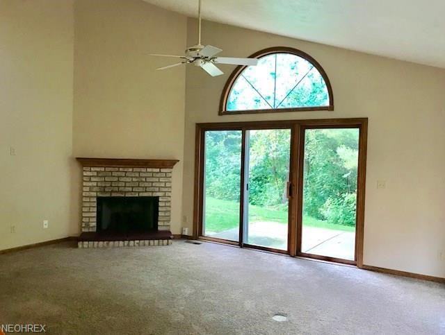 19316 Bradford Ct - Photo 3 of 8