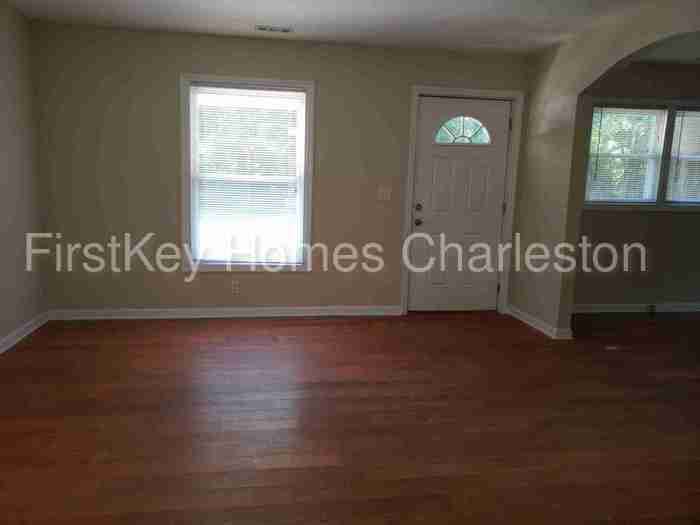 1377 Secessionville Rd - Photo 3 of 28