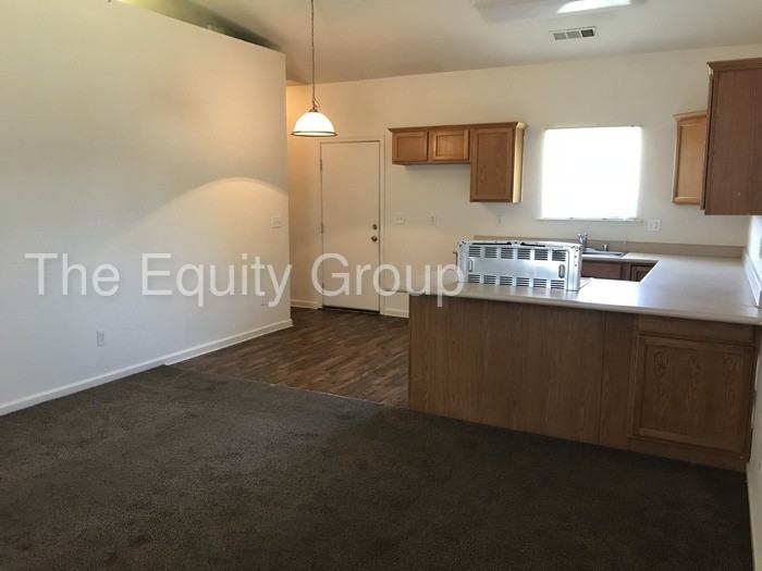 2921 S Sallee Ct - Photo 2 of 14