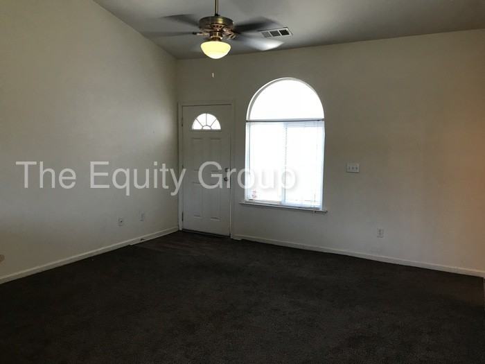 2921 S Sallee Ct - Photo 3 of 14