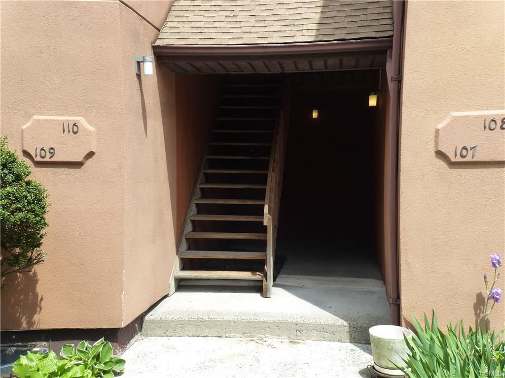 109 Town Hill Condominium - Photo 3 of 16