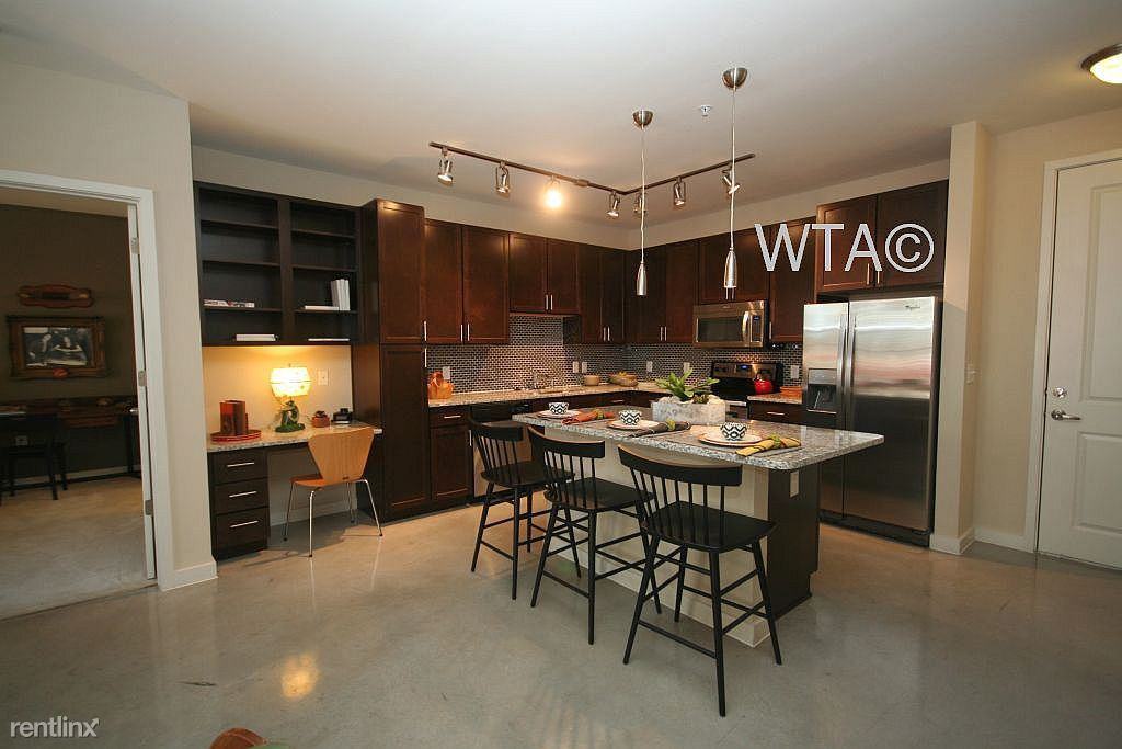 3401 S LAMAR - Photo 2 of 32