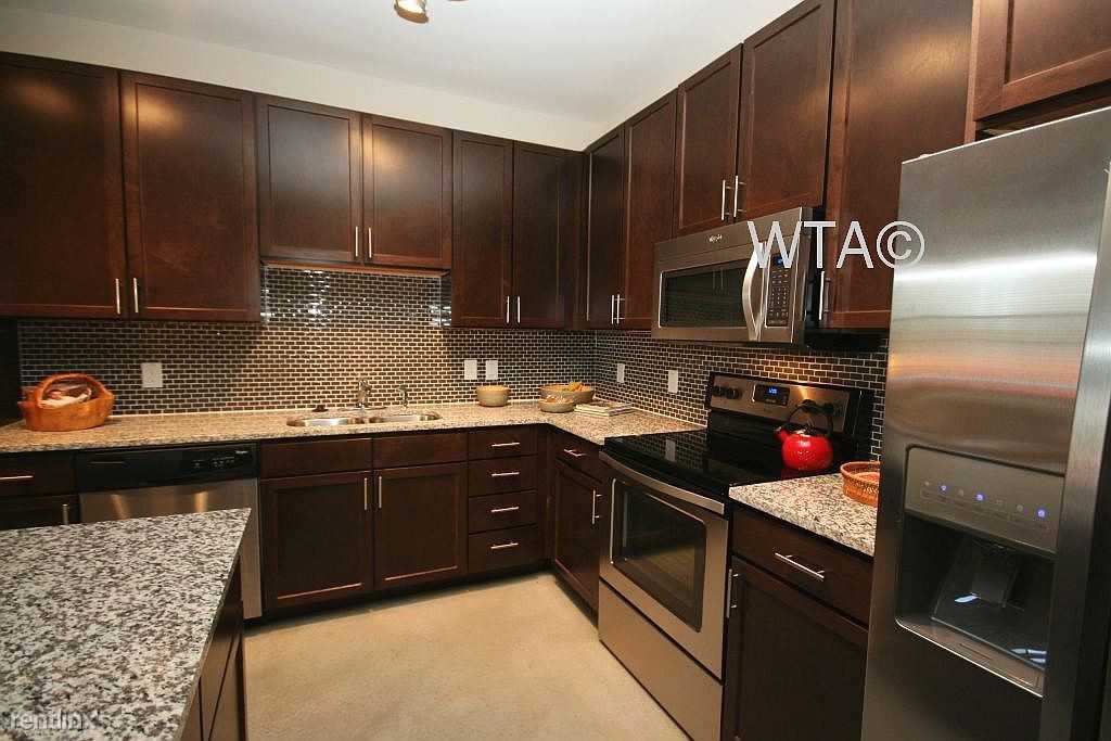 3401 S LAMAR - Photo 3 of 32