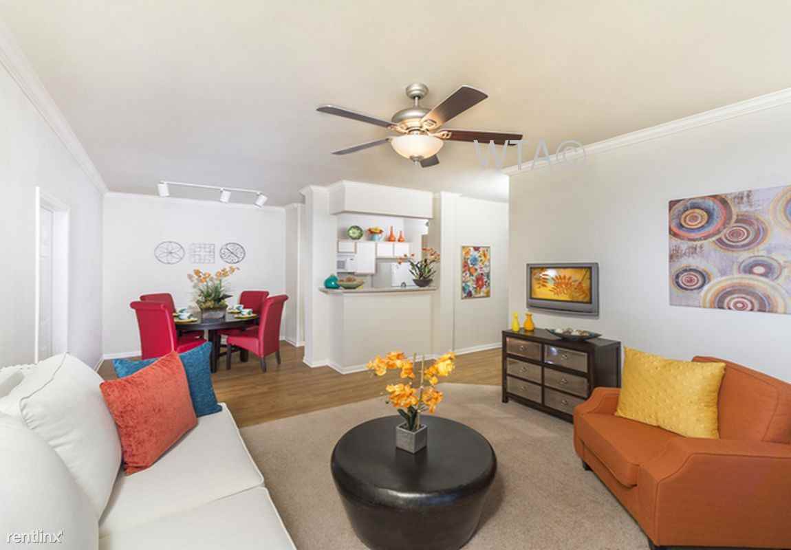 17635 Henderson Pass - Photo 3 of 16