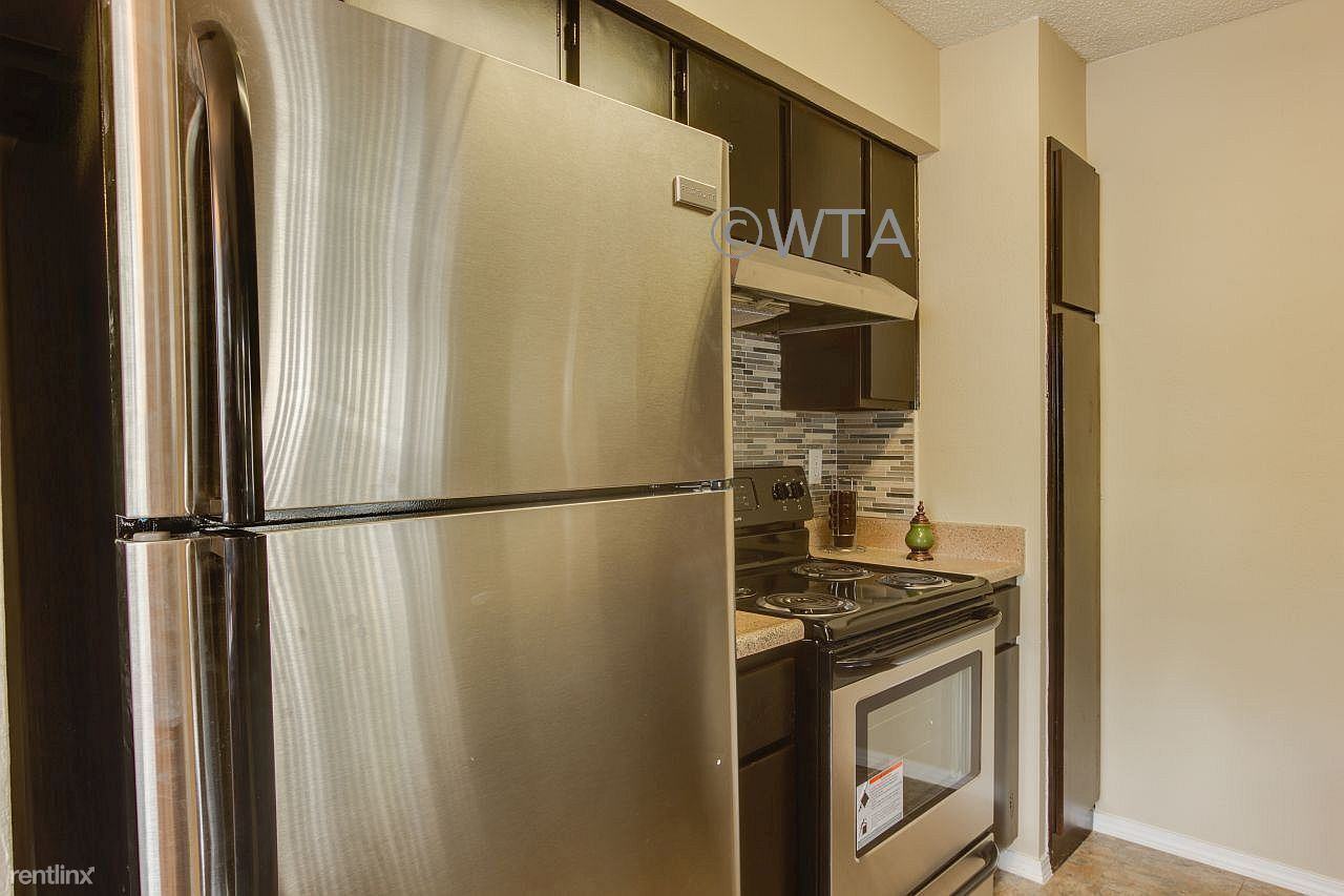 2600 N.E. LOOP 410 - Photo 3 of 20