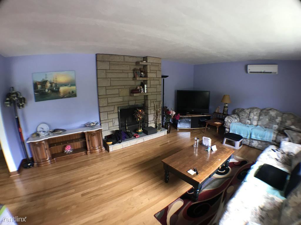 847 Baldwin St - Photo 2 of 16