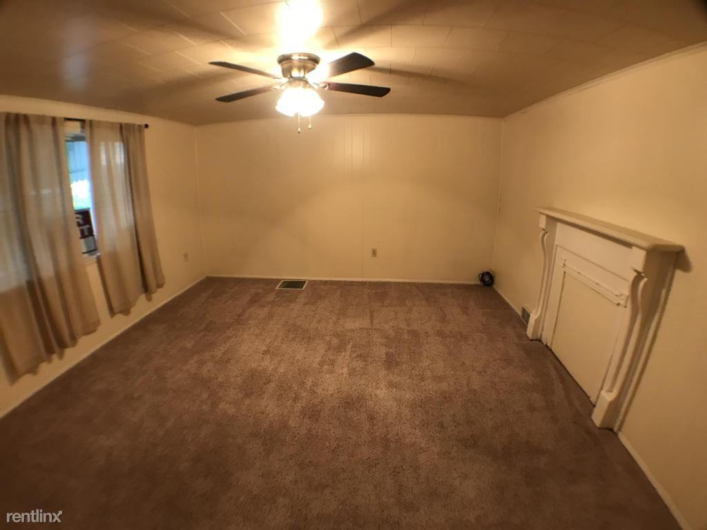 445 New York Ave - Photo 2 of 8