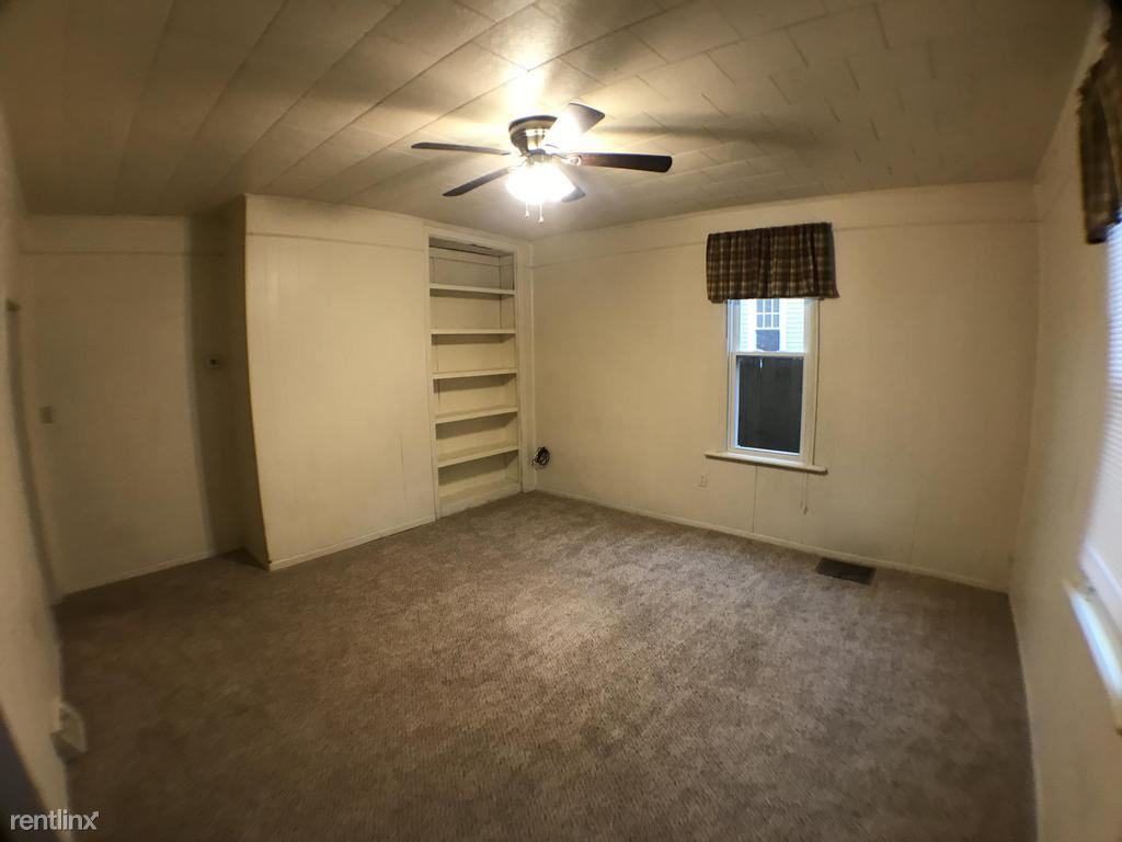 445 New York Ave - Photo 3 of 8