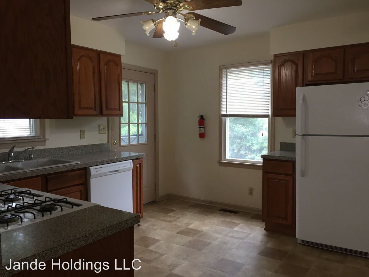 127 Ardsley Ave - Photo 3 of 15