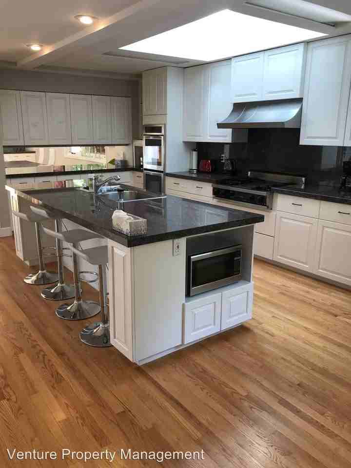 1328 Parkinson Ave - Photo 2 of 15