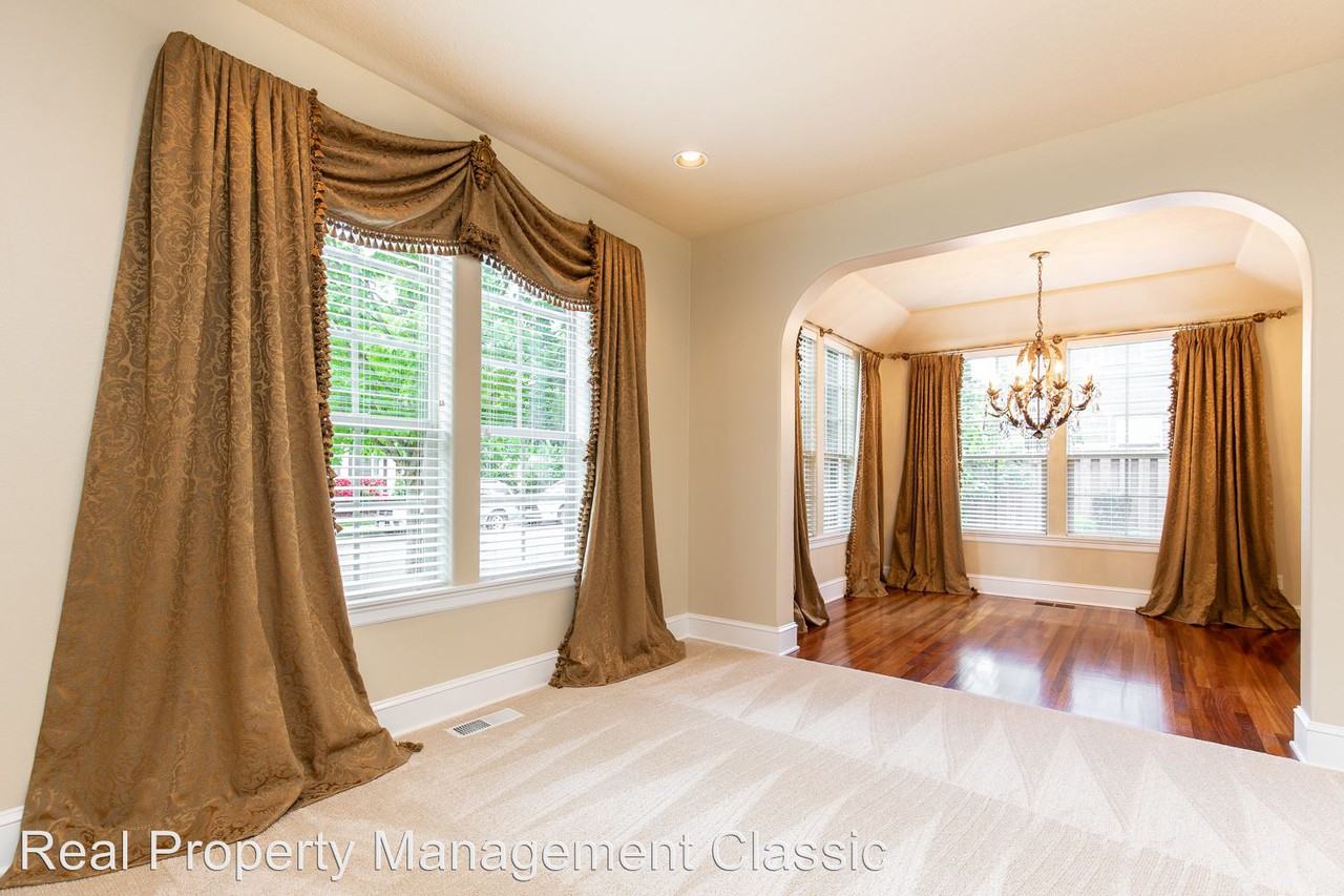 17324 SW 136th Ave - Photo 3 of 12