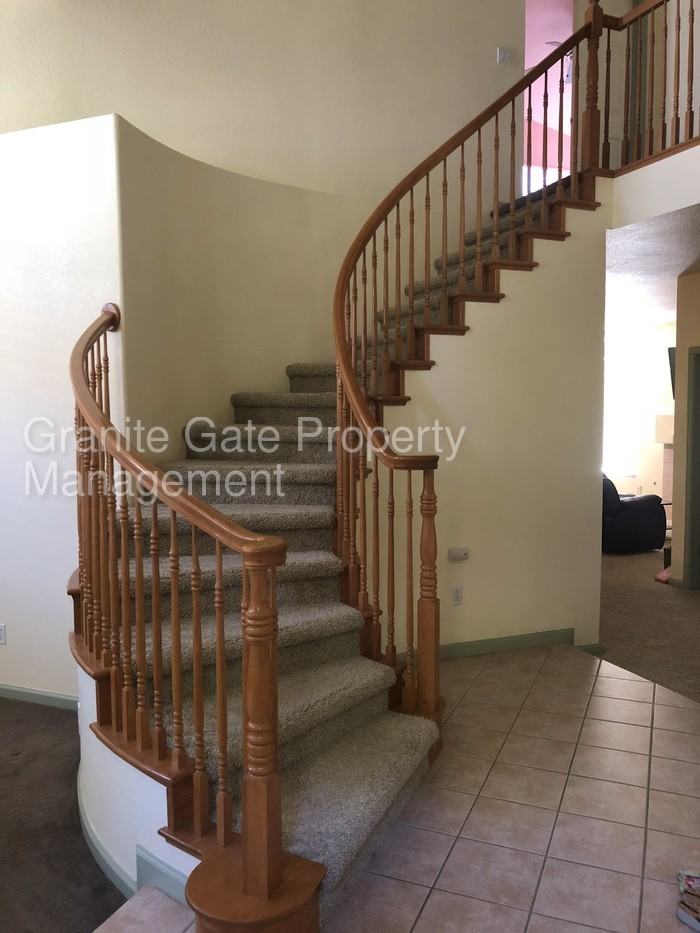 3010 Prado Ln - Photo 3 of 6