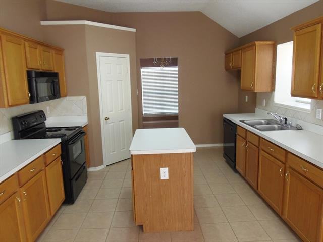 2620 Larkspur Ln - Photo 3 of 10