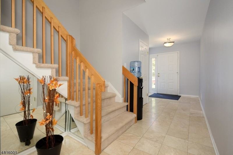 105 Park Pl - Photo 2 of 21