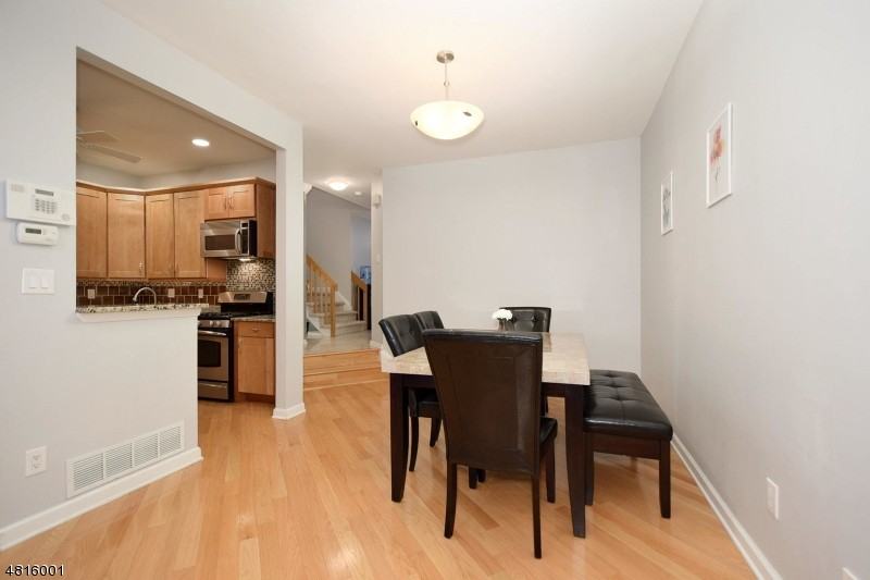 105 Park Pl - Photo 3 of 21