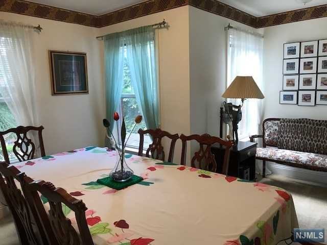 614 Middlesex Ave - Photo 3 of 8