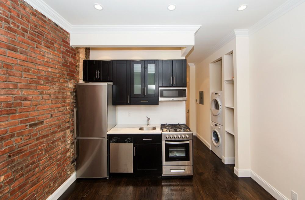 502 East 73rd Street - Photo 3 of 5