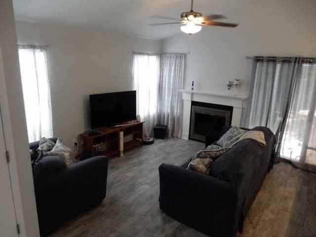 111 Parkwood Dr - Photo 2 of 16
