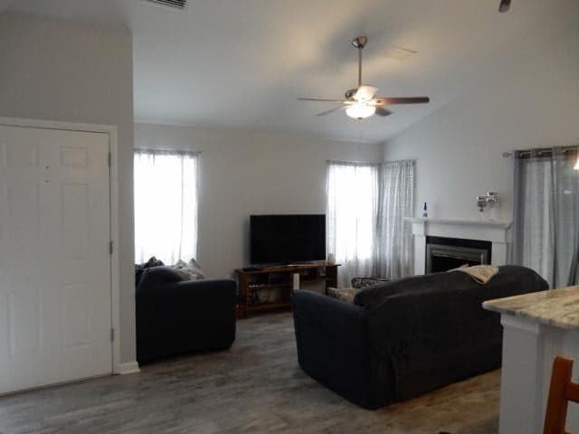 111 Parkwood Dr - Photo 3 of 16