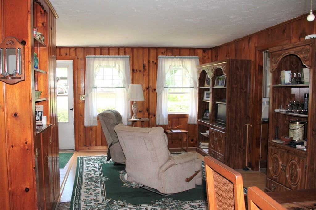 12 Richie Rd - Photo 3 of 12