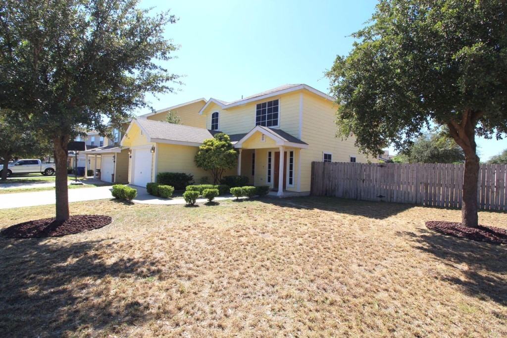1708 Port Lavaca St - Photo 3 of 23