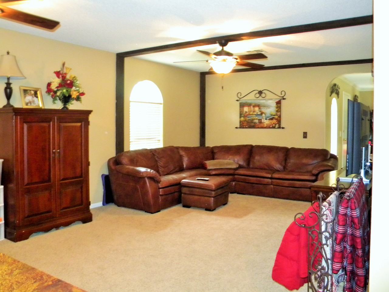 910 Kiowa Dr - Photo 2 of 12