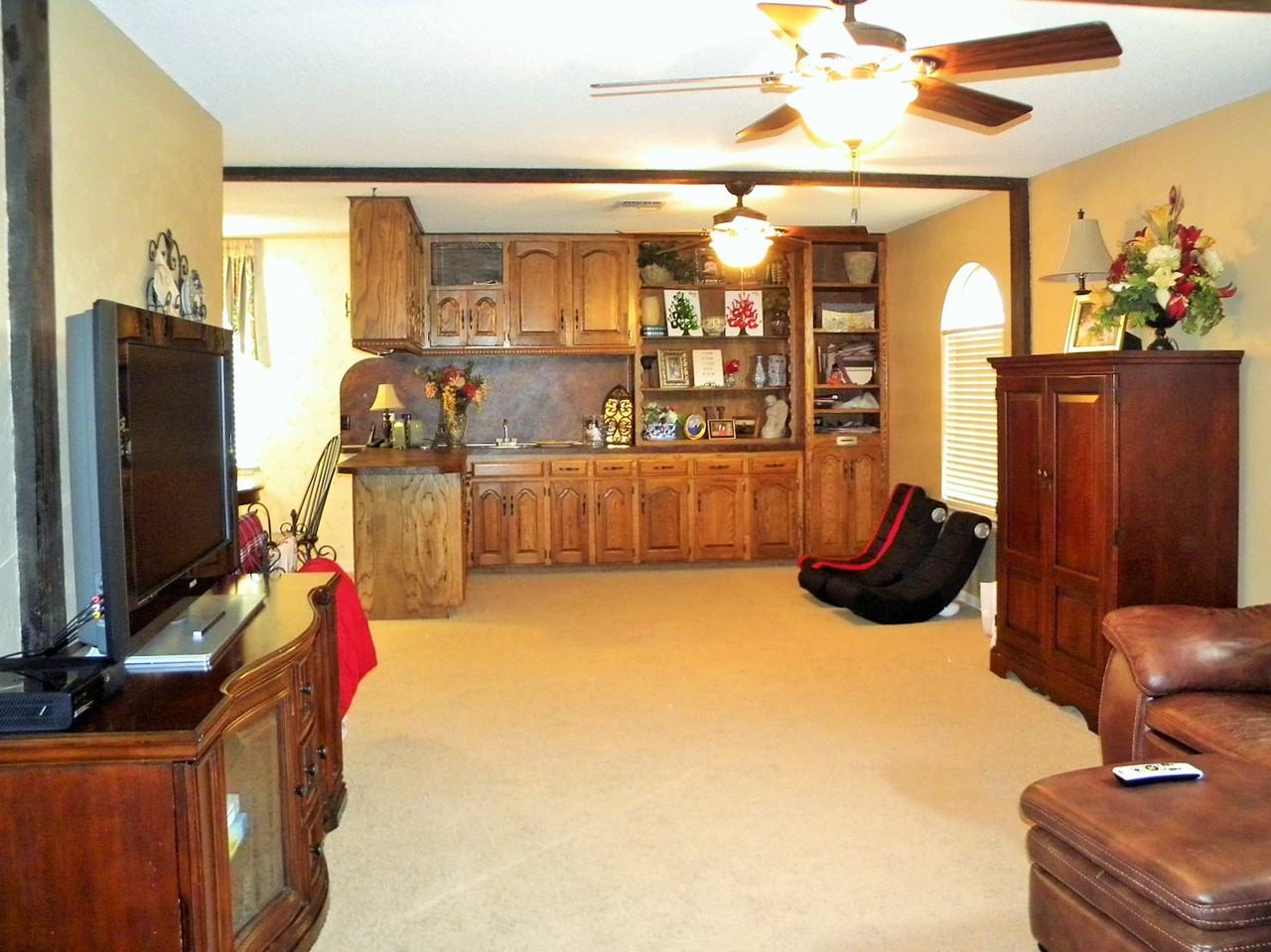 910 Kiowa Dr - Photo 3 of 12