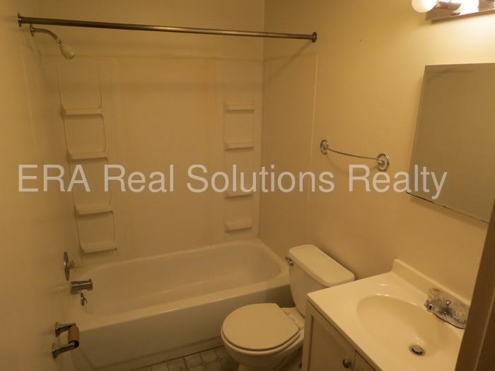 184 College St - Photo 3 of 11