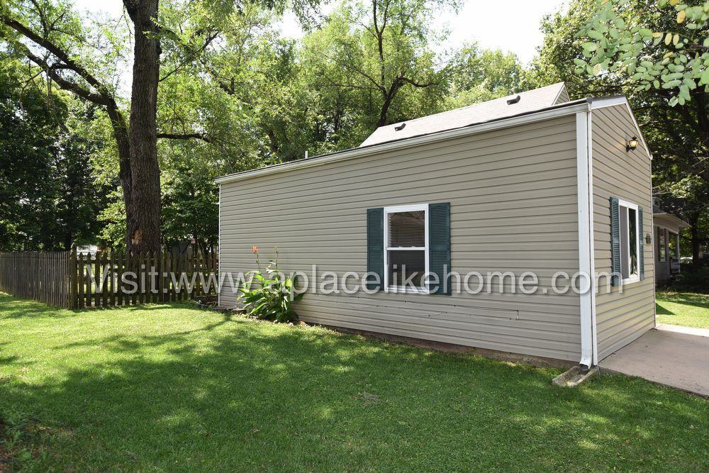 7701 W 80th St - Photo 3 of 18