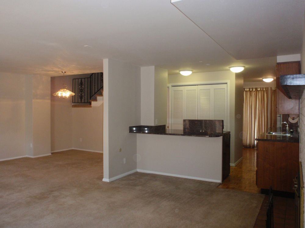3508 S Ivanhoe St - Photo 3 of 8
