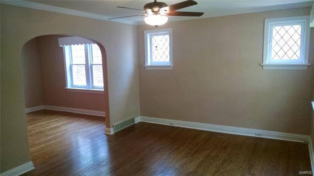 9006 Lawn Ave - Photo 3 of 34