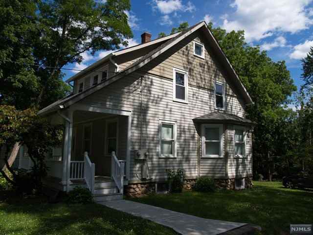 687 Blue Hill Rd - Photo 3 of 17