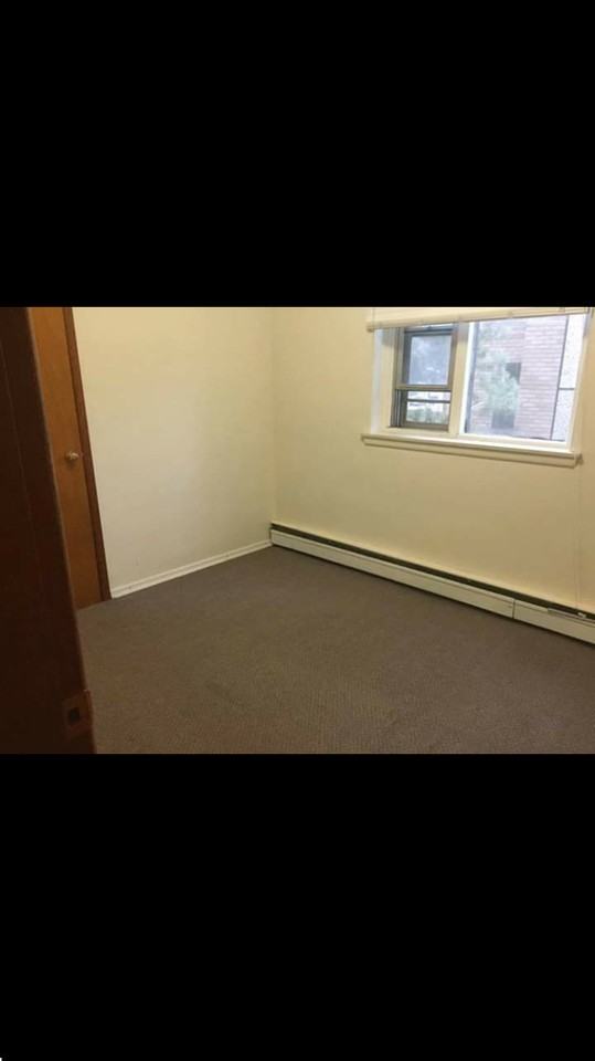 517 24 Street East - Photo 2 of 8