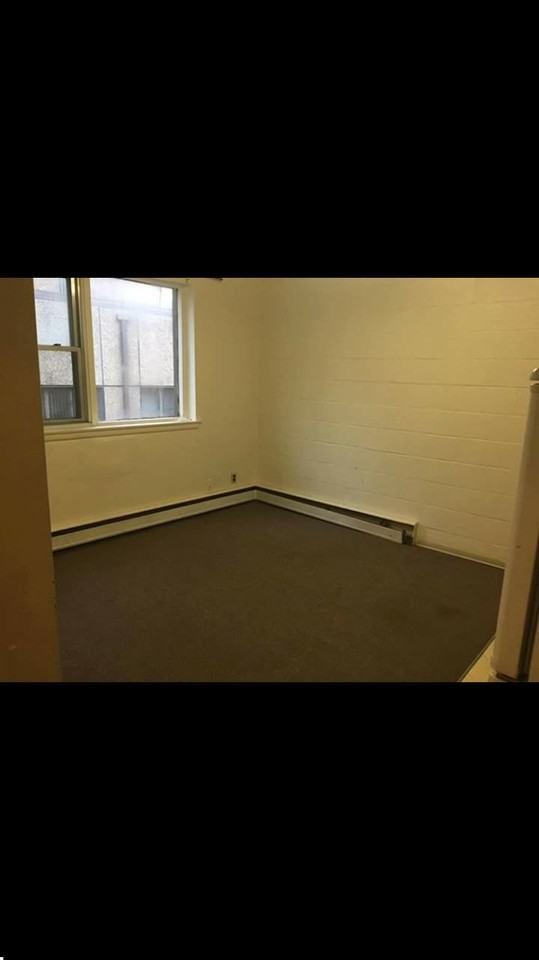 517 24 Street East - Photo 3 of 8