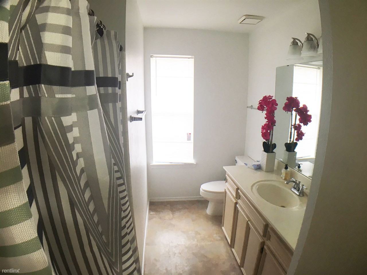 5913 N 36th St - Photo 3 of 10