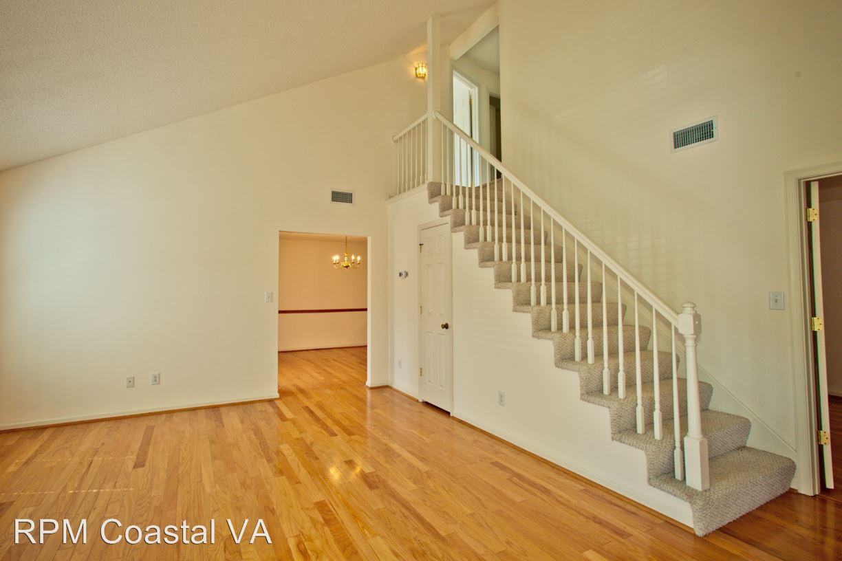 806 Miller Creek Ln - Photo 3 of 32