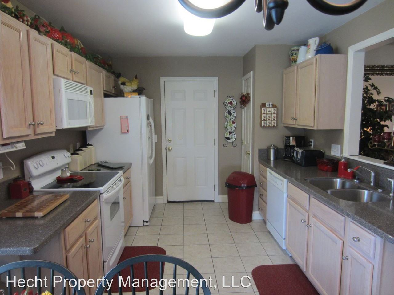 1535 Spring View Dr - Photo 3 of 19