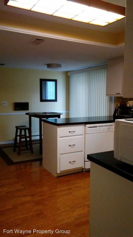 8202 Sagimore Ct - Photo 3 of 13