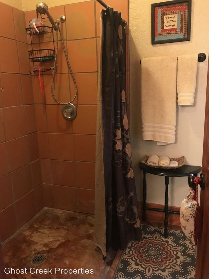 1511 Pecan St - Photo 3 of 9