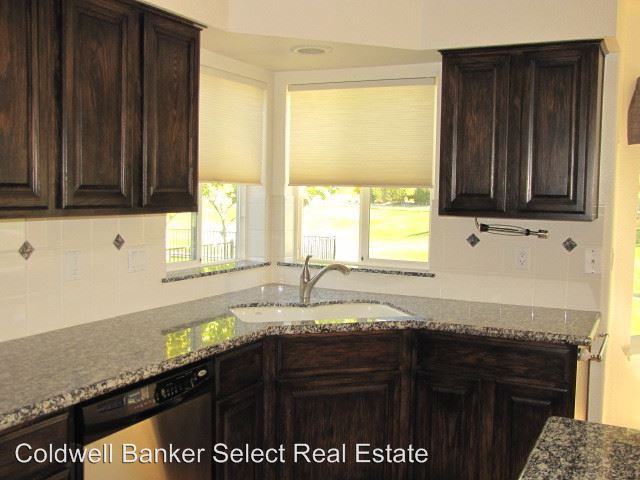 331 Bayhill Cir - Photo 3 of 11