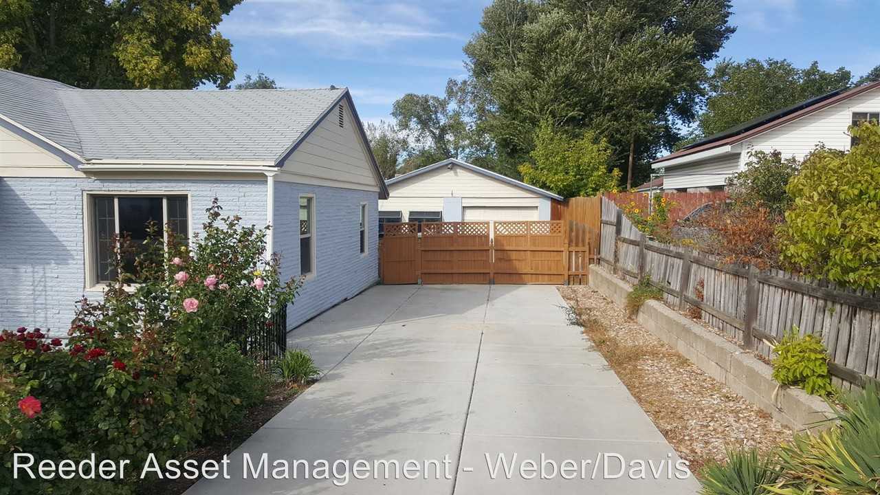 1679 Fowler Ave - Photo 2 of 40