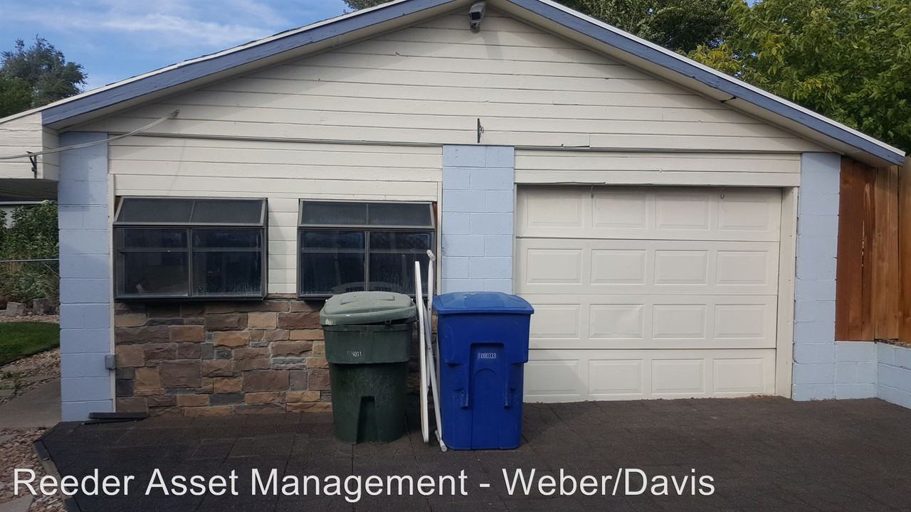 1679 Fowler Ave - Photo 3 of 40