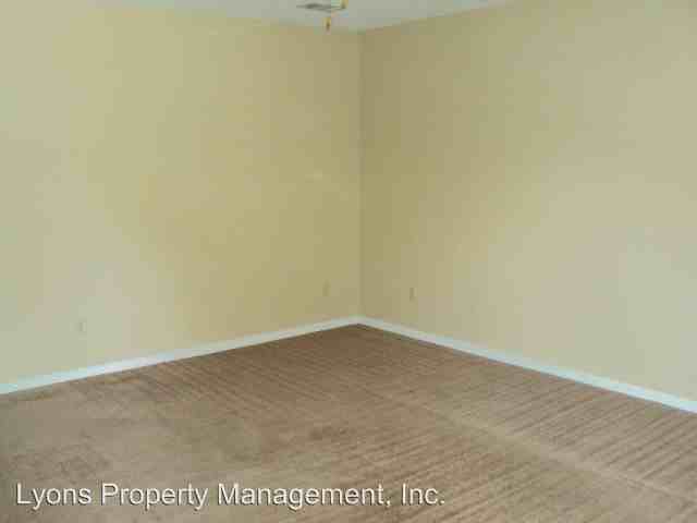2206 Pulaski Cir - Photo 2 of 8