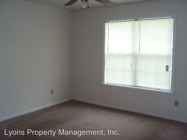 2206 Pulaski Cir - Photo 3 of 8