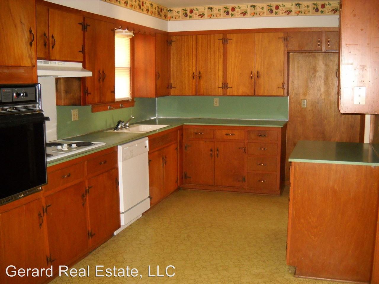 1318 Circle Dr - Photo 3 of 13