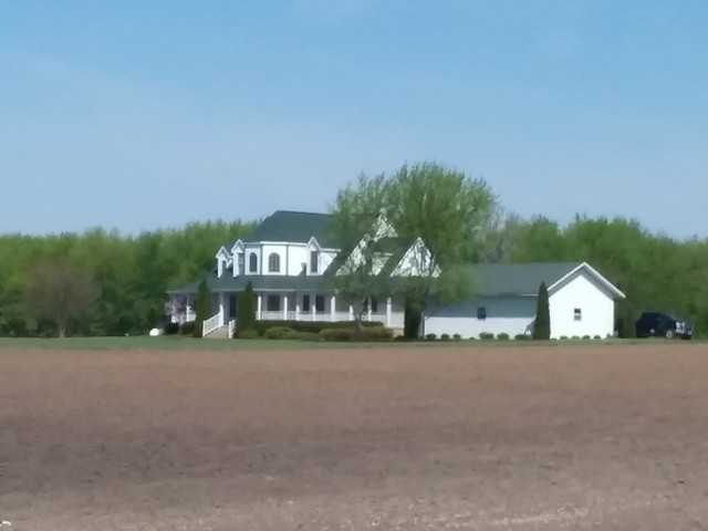 2729 N 4251st Rd - Photo 2 of 17