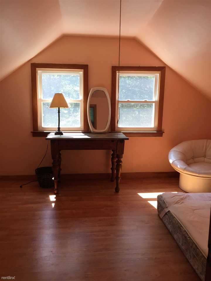 44 Steep Hill Ln #2 - Photo 3 of 7