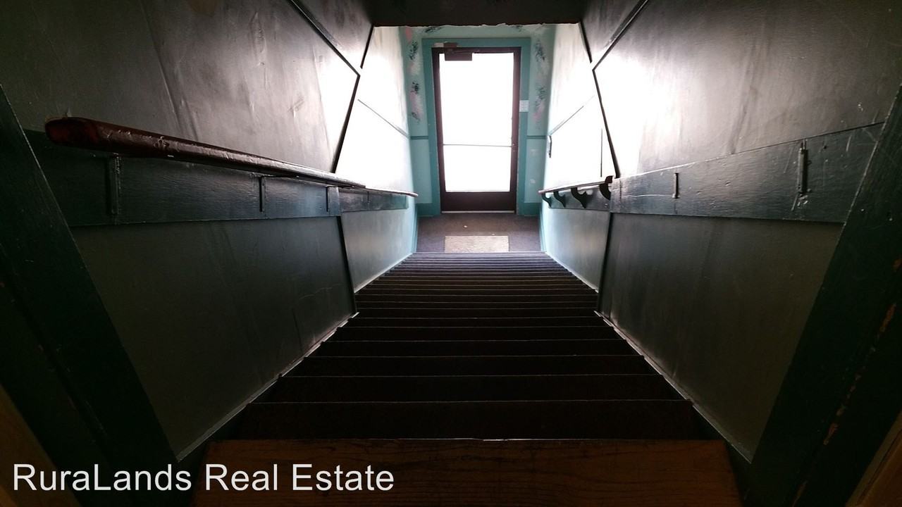 514 1/2 E Main St - Photo 3 of 11